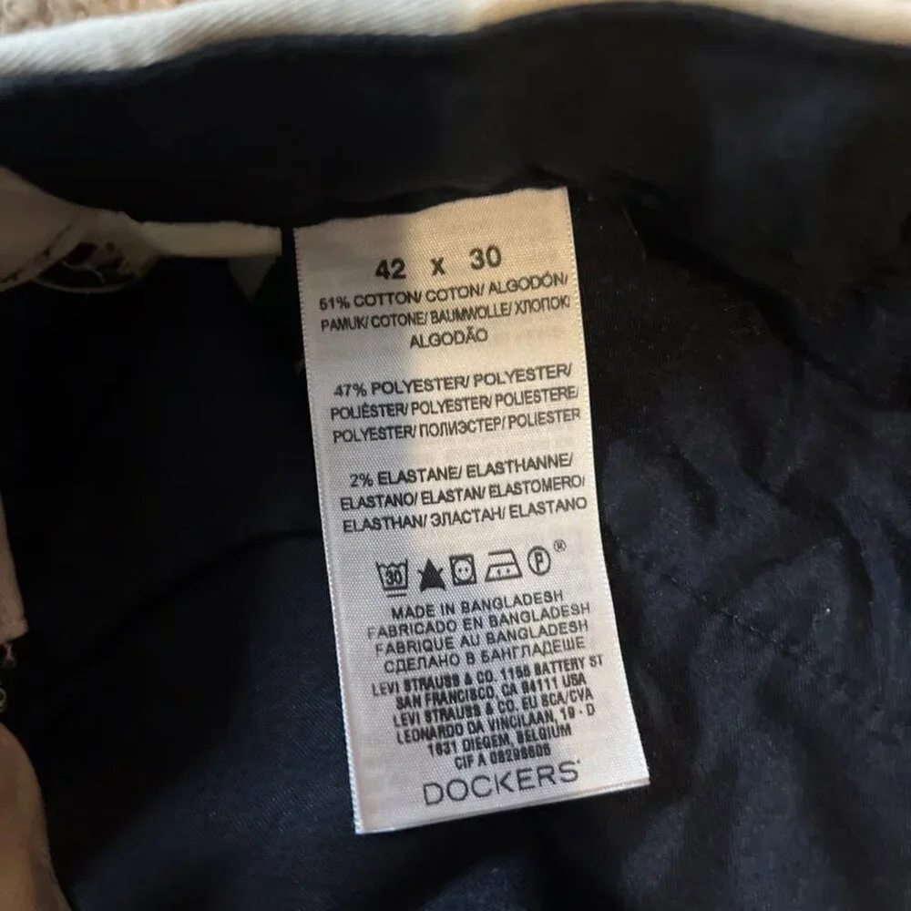 Dockers Men’s Relaxed‎ Fit Khaki Pants 42x30